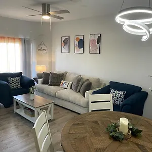 Cozy Stylish Townhome Davenport